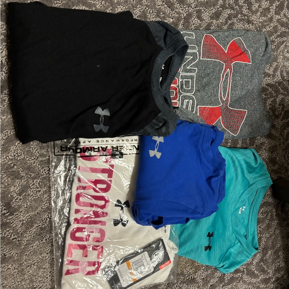 Under Armour Black and Gray Short Sleeve Tees
